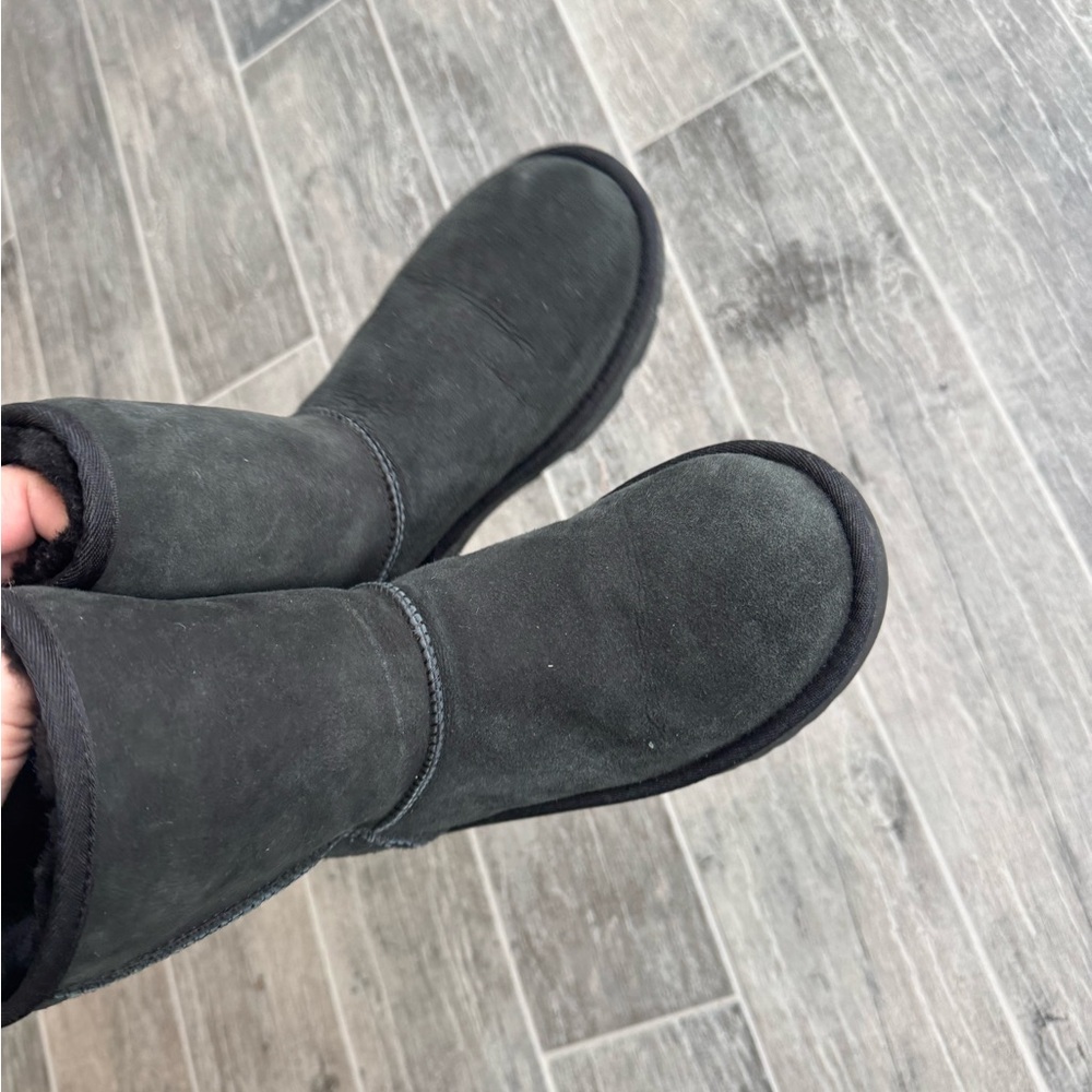 UGG Women’s Classic Short II Shearling Lined Short Boots - Picture 13 of 15